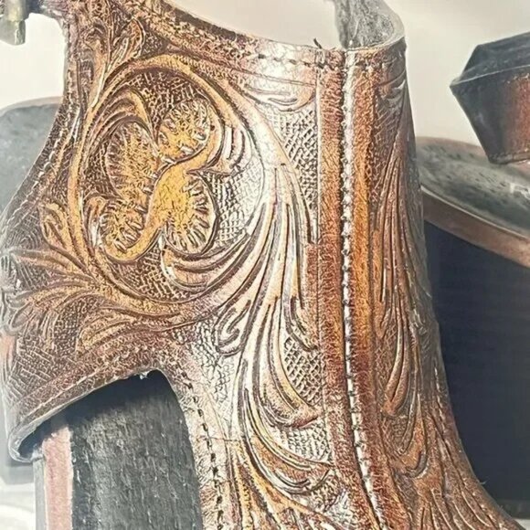 Roper tooled leather brown sandle size 8 -heel -3” leather insole open toe - Picture 3 of 4
